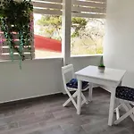 לינה וארוחת בוקר Fronte Mare 3*