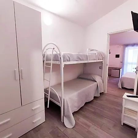 Couette-café Fronte Mare 3*
