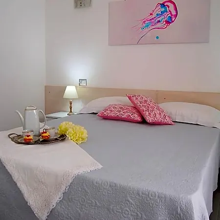 Couette-café Fronte Mare 3*