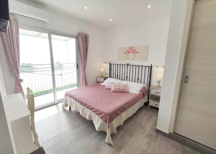 Fronte Mare לינה וארוחת בוקר 3*